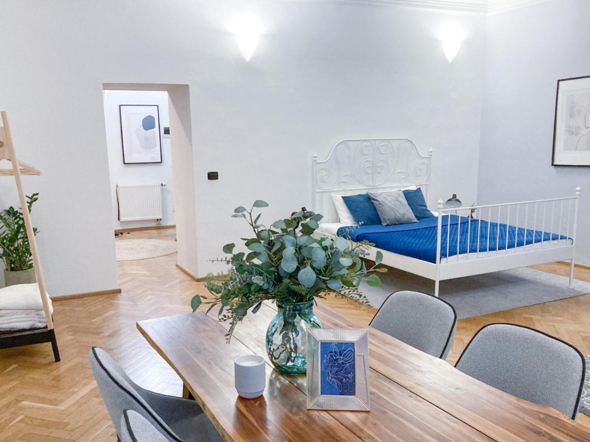 Best Price & Location - Historic Square Residency Praha Bagian luar foto