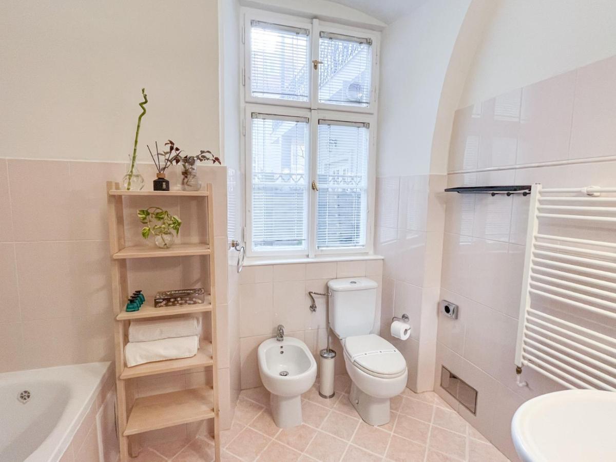 Best Price & Location - Historic Square Residency Praha Bagian luar foto