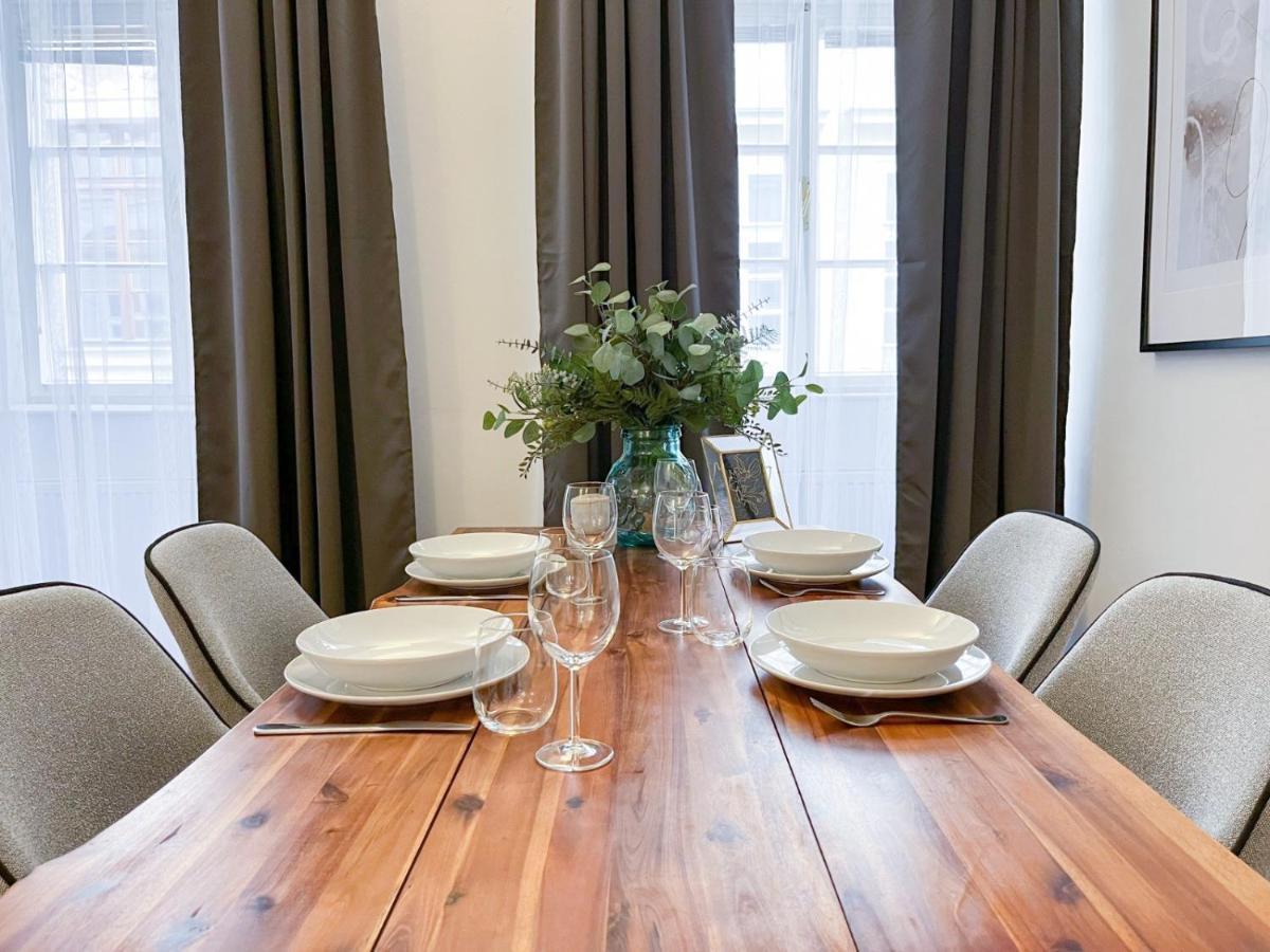 Best Price & Location - Historic Square Residency Praha Bagian luar foto