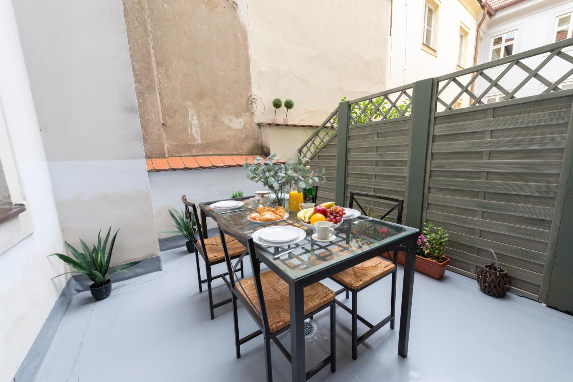Best Price & Location - Historic Square Residency Praha Bagian luar foto